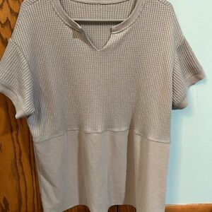 Women's Gray Short Sleeve Top